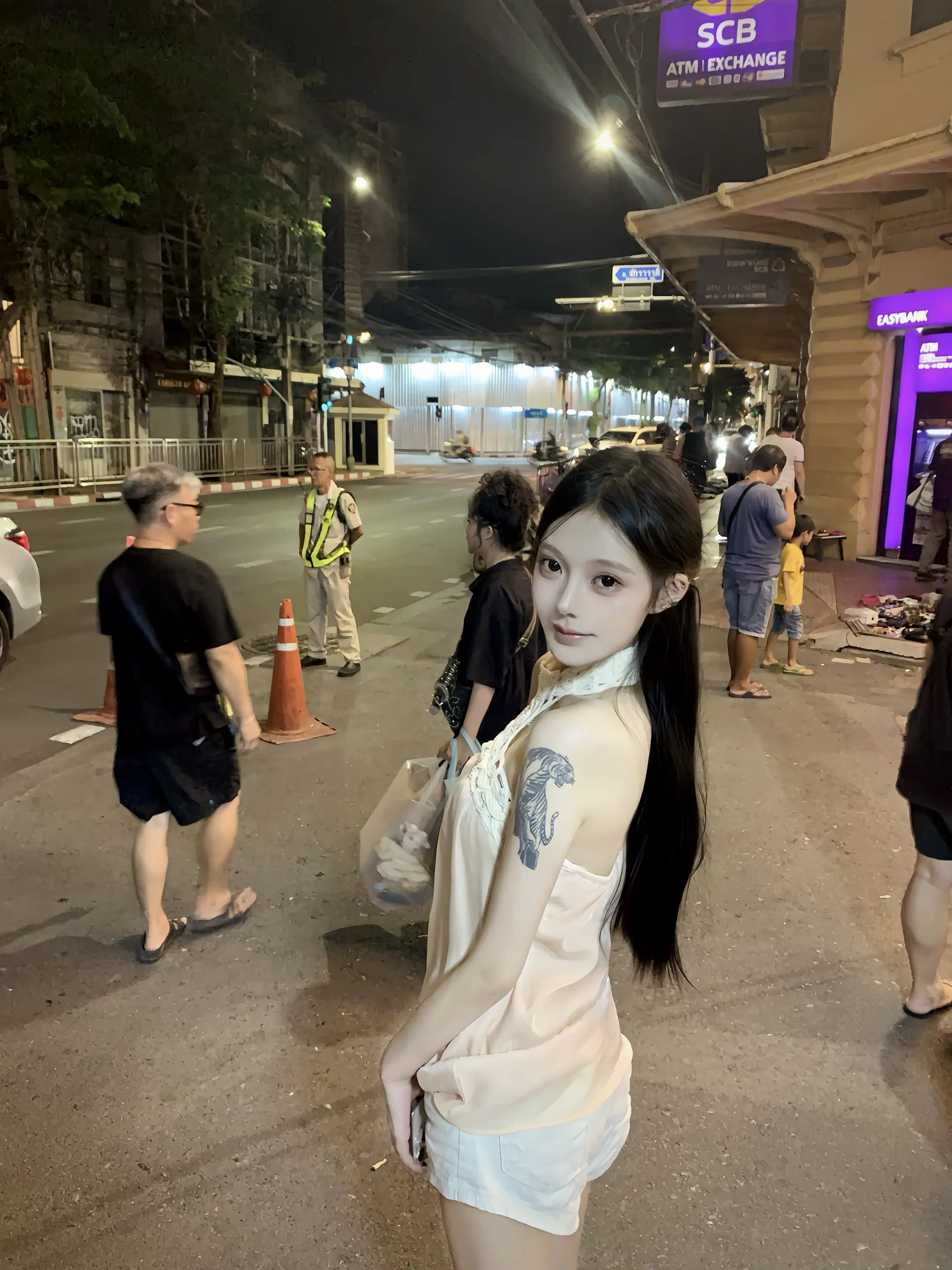 幸福从来不需要用语言证明 某天看见她那双眼睛变得更明媚 脸庞变得更圆润...