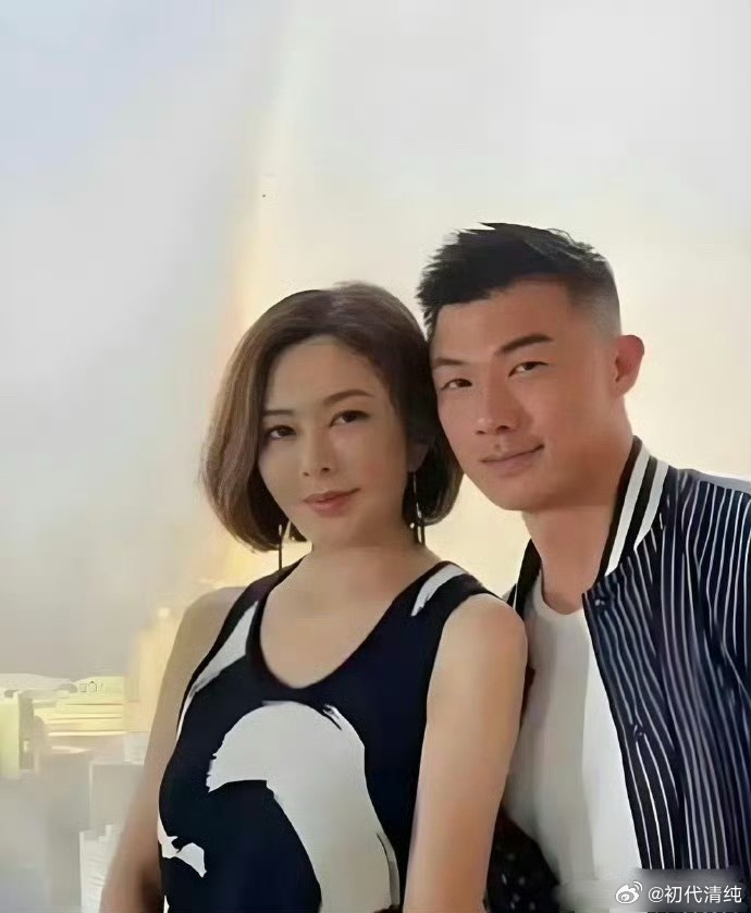 关之琳65岁了，找了个儿子辈的男朋友这个年龄了还有桃花 