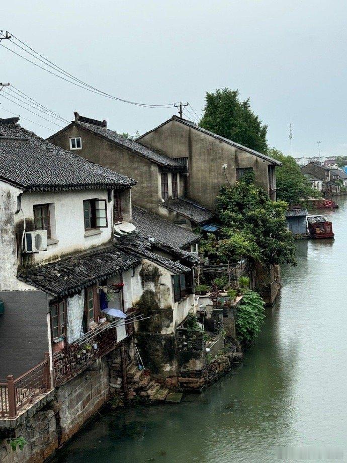 #苏州的双面魅力#苏州真的是一个很适合旅游的地方，不仅有现代化建筑，还保留着古香