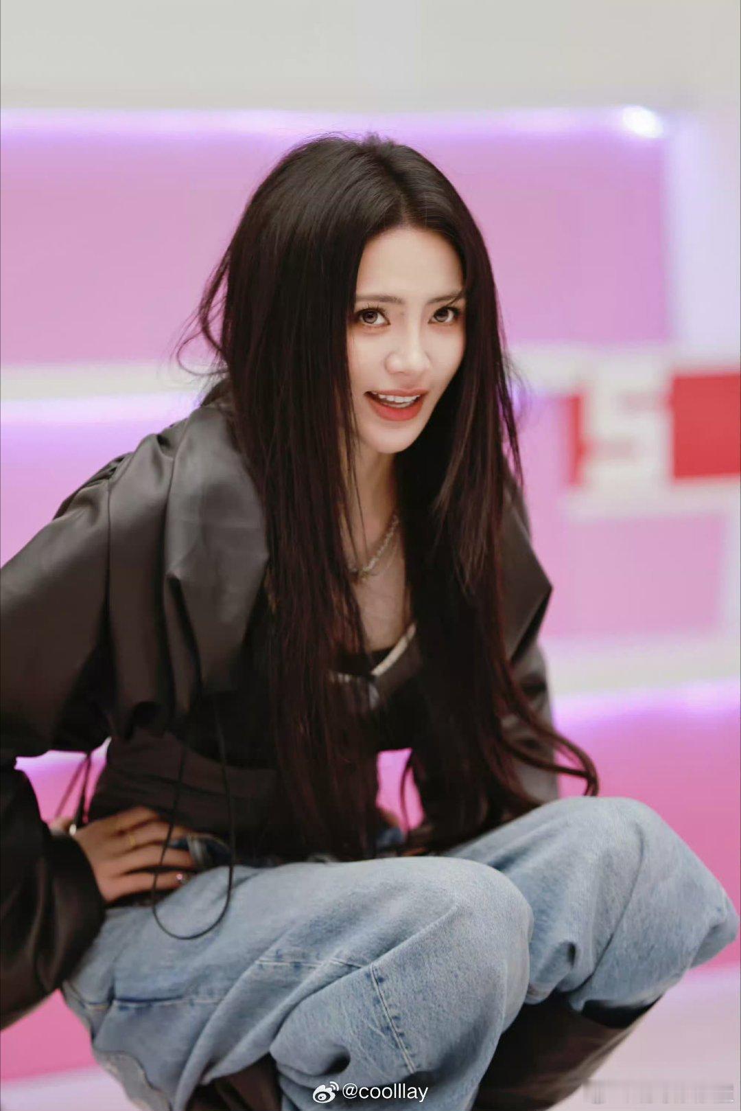 谢可寅穿细高跟测核心谢可寅没白健身超燃青春的合唱张新成都直呼难度爆表，谢可寅却轻