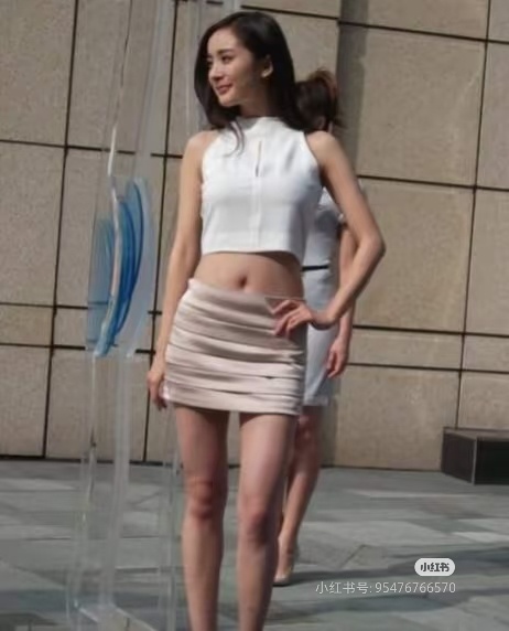 杨幂蕾丝露腰装这个小幂的腰太美了 ​​​