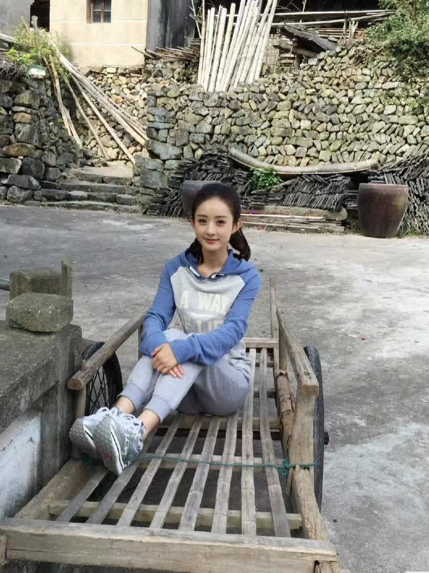赵丽颖，你们没有见过系列 赵丽颖那些怀念的日子老照片考古那年她说她想出去闯一闯 