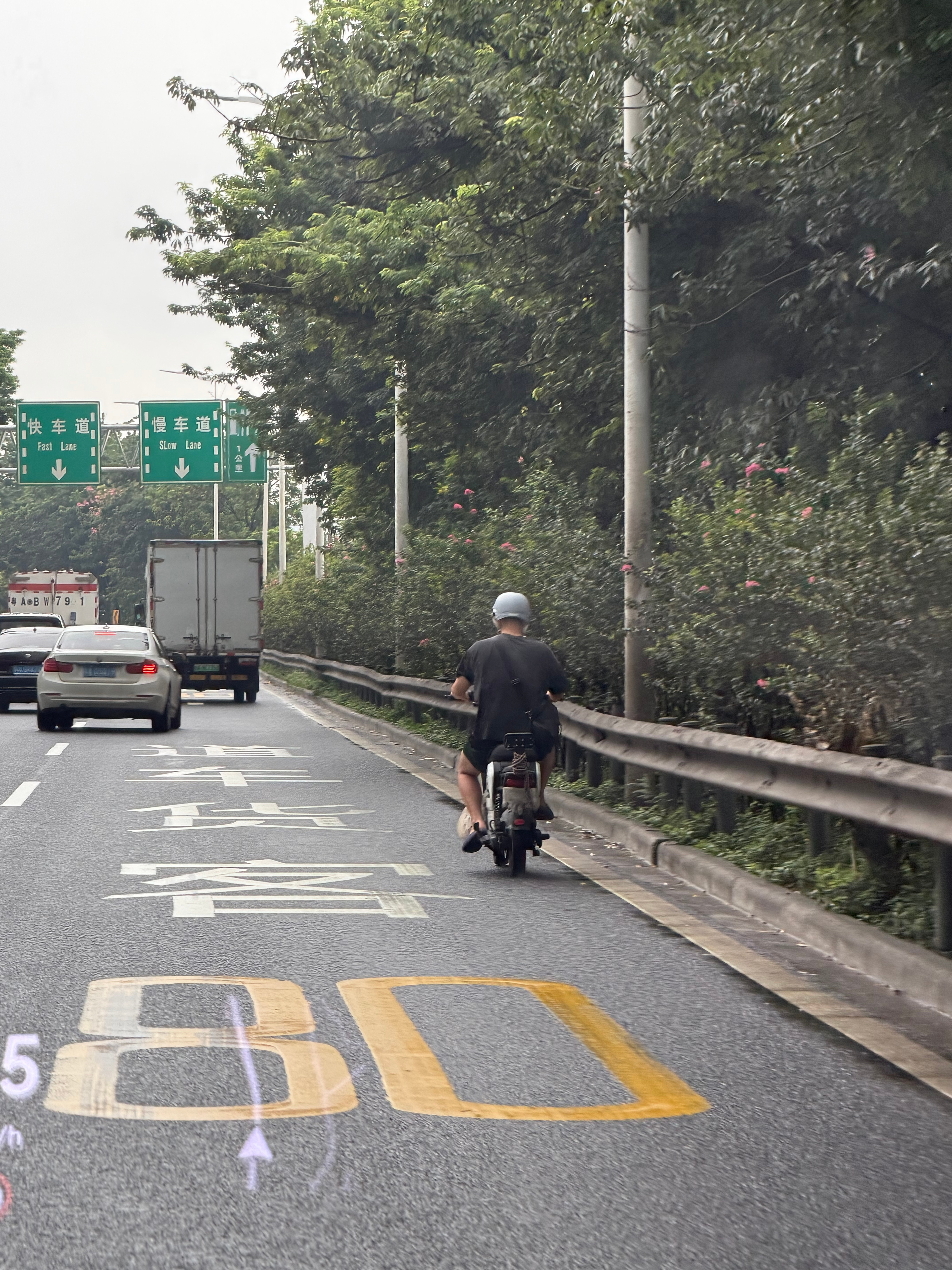 电动自行车 限速现行国标电动自行车出厂强制限速25km/h超过该速度电机停止助力
