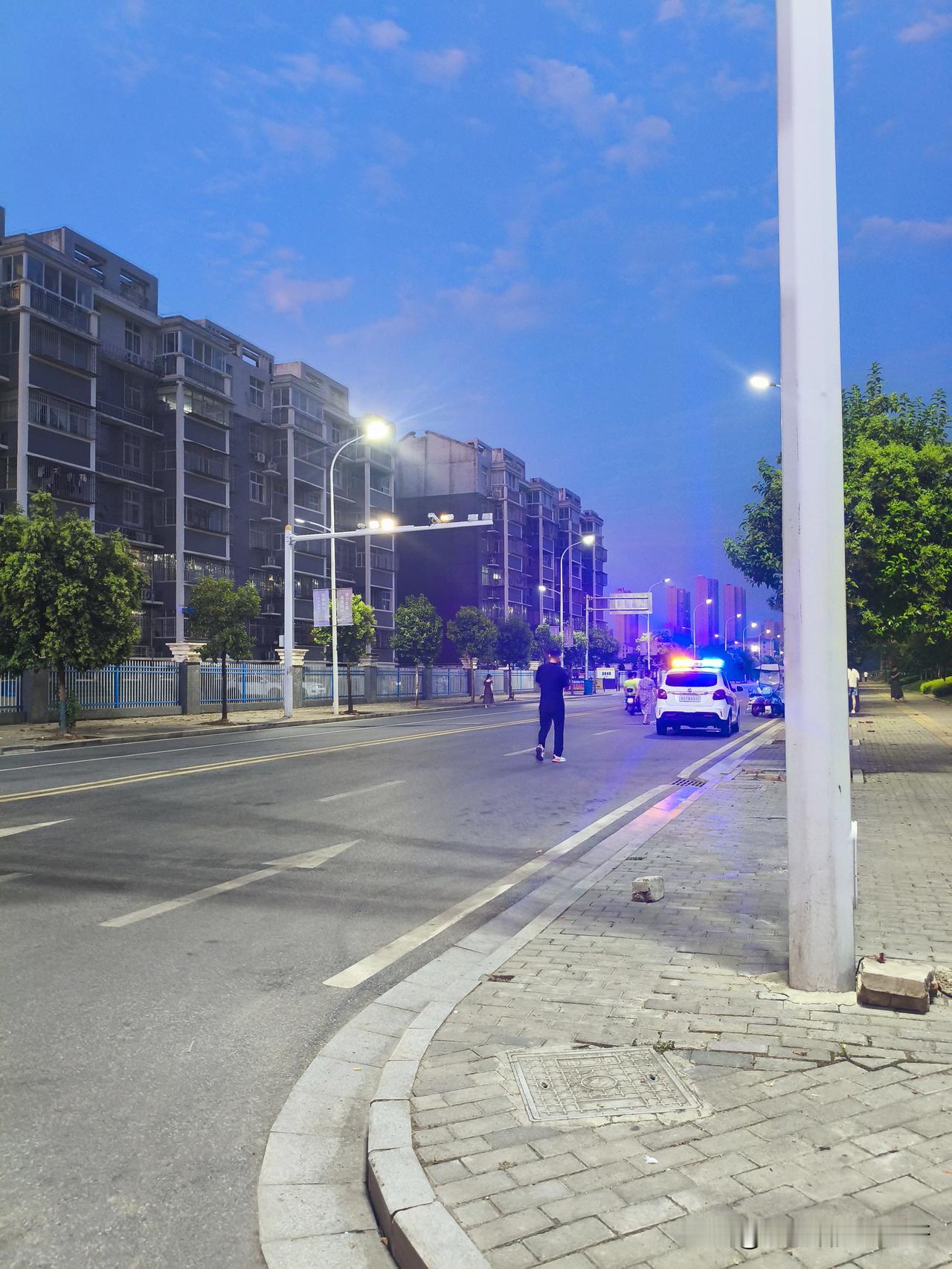 湖北应城，应城纬六路的网红街还说搬就搬，昨天还热闹的不行，今天去的时候已经没有影