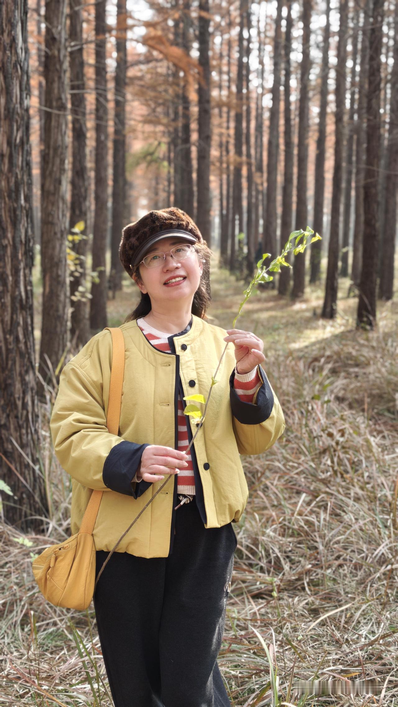 余光皆是你，此生再无你。那种感觉，就像是夜空中最后一颗流星划过，短暂而璀璨，却在