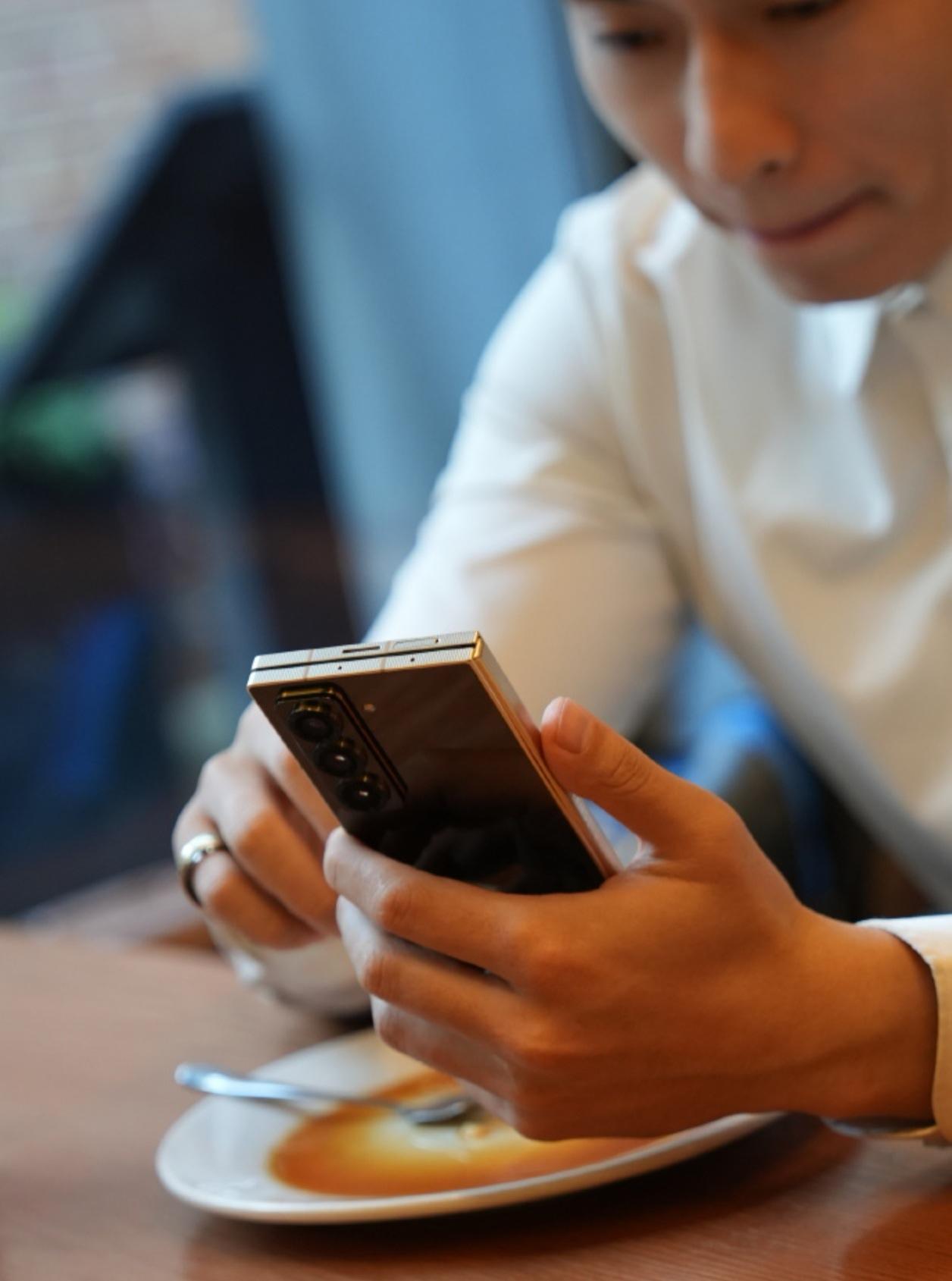 【少刷手机，竟是最好的“护肝药”？《黄帝内经》早就说透了！】

长时间刷手机的你