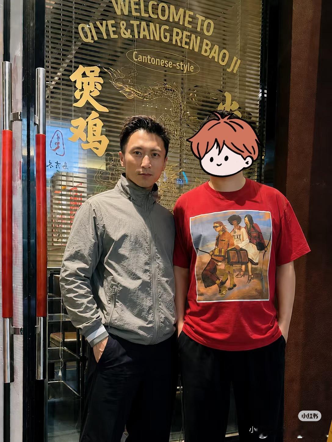 谢霆锋谢霆锋 网友在七爷·唐人煲鸡偶遇锋哥（虽然网友发帖日为6.19日中午 查了
