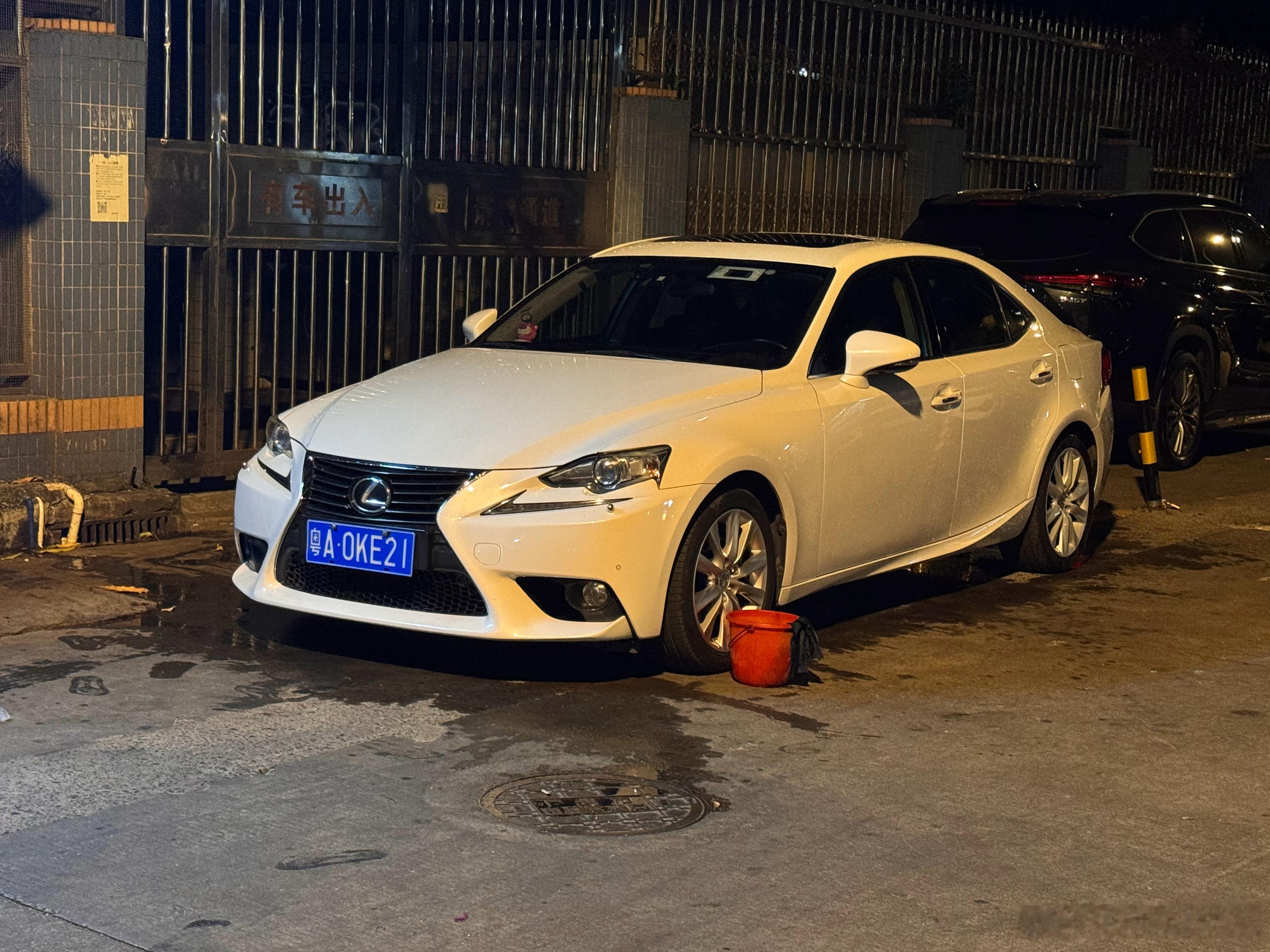 谁懂？男人的浪漫深夜洗车 ​​​