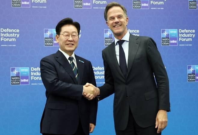 韩国首尔方面回应俄罗斯针对韩国靠拢北约的批评：“我们此举是为了全世界的和平”
韩