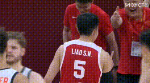 21+3+7——廖三宁这追帽堪比韦德！
最后时刻都垃圾时间了也不让人上篮（图1）