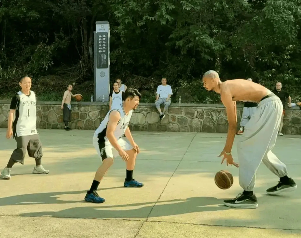 文班：只有上帝知道我这个夏天练的TM有多狠。NBA ​​​