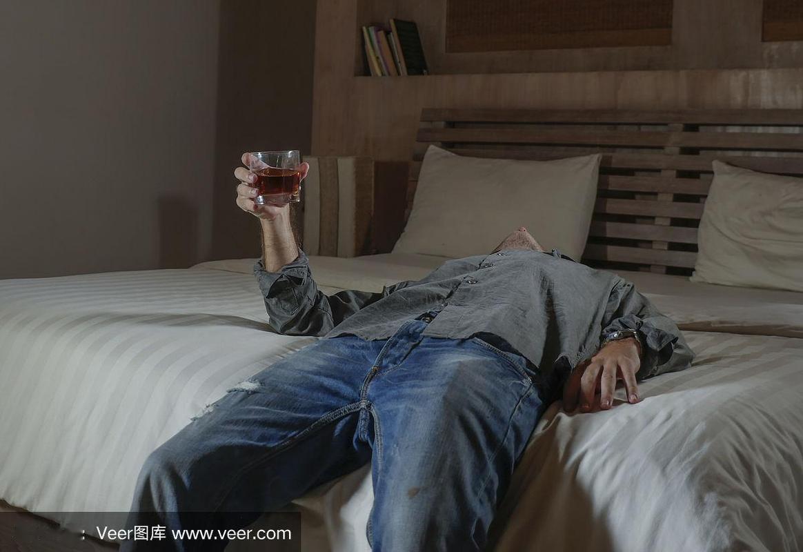 9月13日凌晨1时37分，王某洒后打开辅助驾驶，自已在副驾睡着了。6天后被法院判