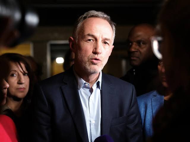 巴黎圣日耳曼  🔴🔵埃马纽埃尔·格雷戈尔在巴黎市长选举中获胜后，收到了纳赛尔