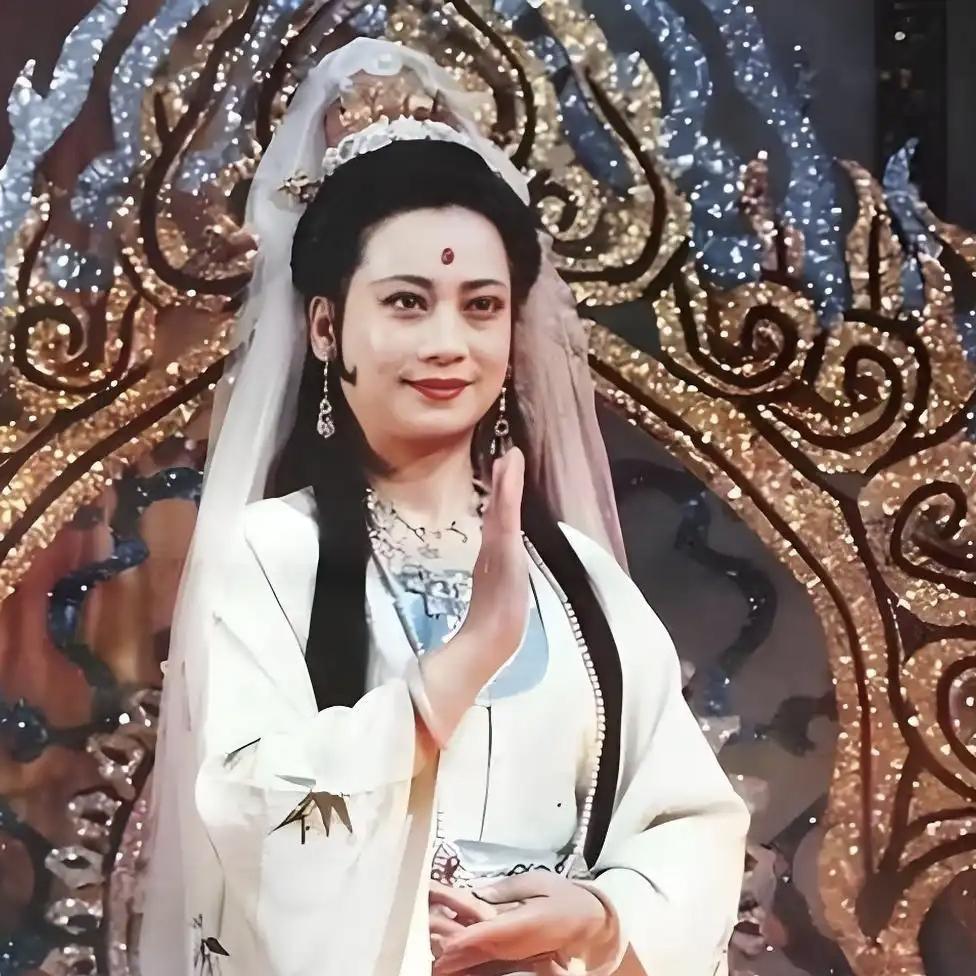 演员李诚儒说：左大玢的观音又老又胖，不上镜，可杨洁说他太肤浅。

李诚儒说，西游