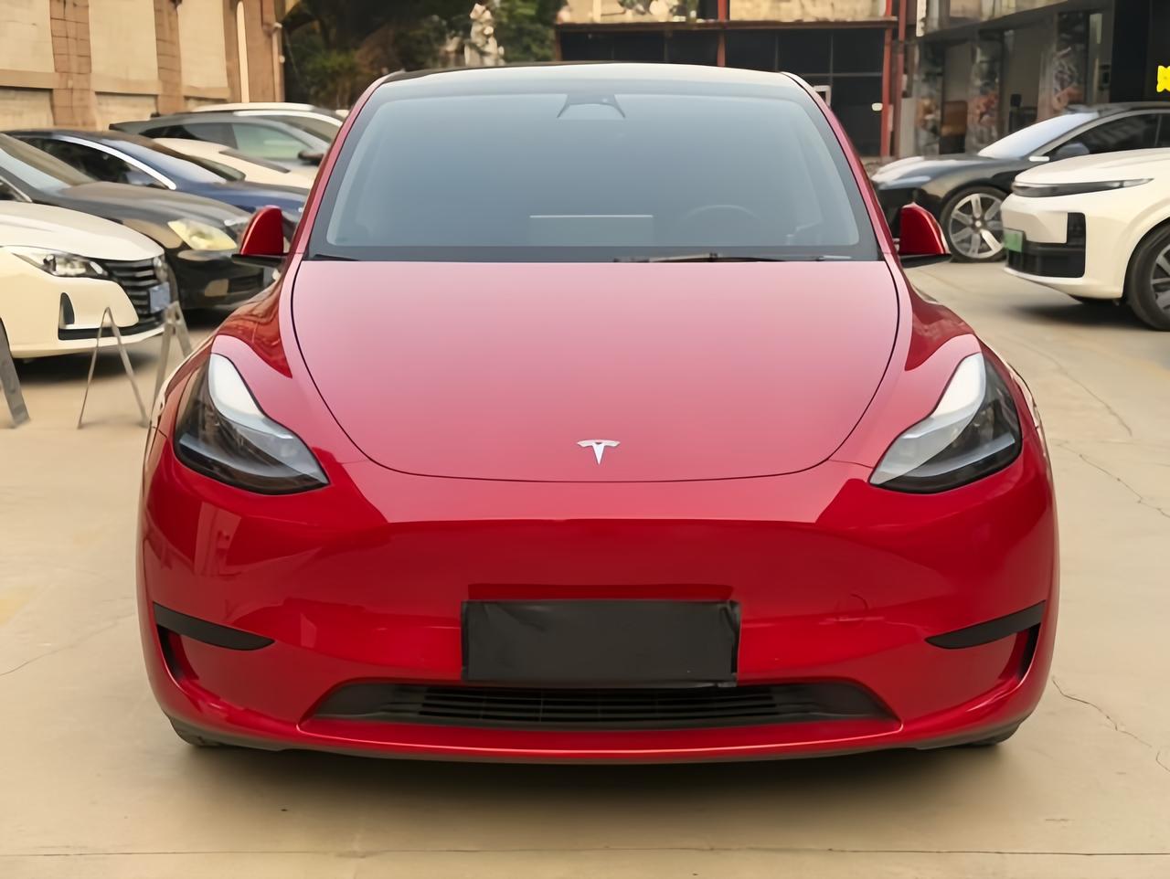 🚗 Model Y 2022款后驱版（3.1万公里红色）现在卖约18万—20万