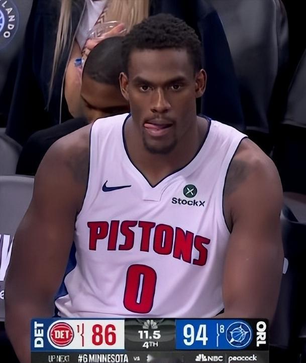 要黑8？魔术3-1活塞，拿到赛点！

东部第一的活塞啊，这比赛打的太难看了！
