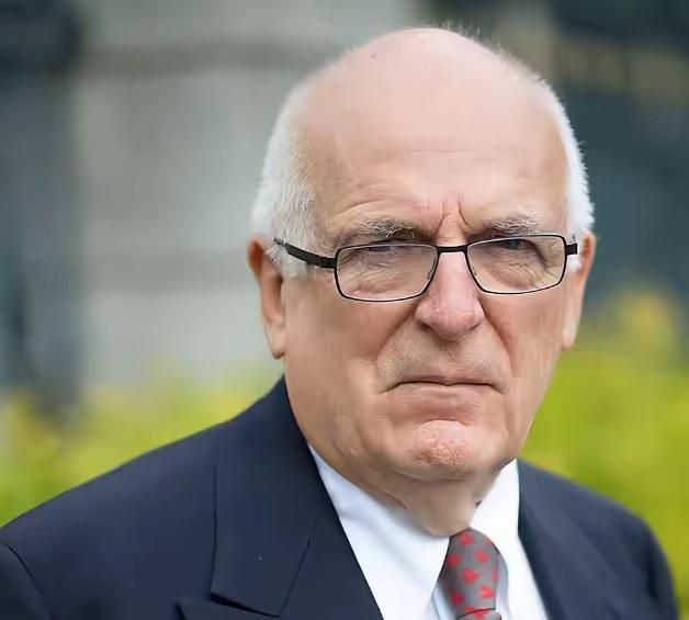 英国人提建议了：让丹麦把格陵兰岛租给美国100年！
这个听起来有点离谱的建议，出