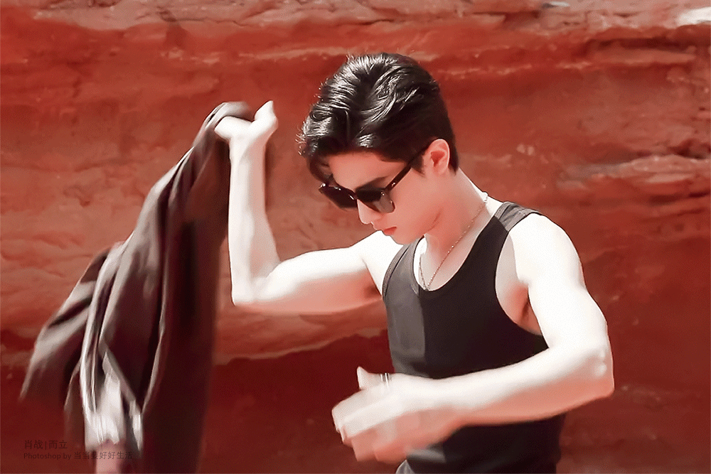 肖战希望乘坐肖战专列穿梭米兰肖战真的是那种越了解越让人惊艳的人。颜值身高身材是天