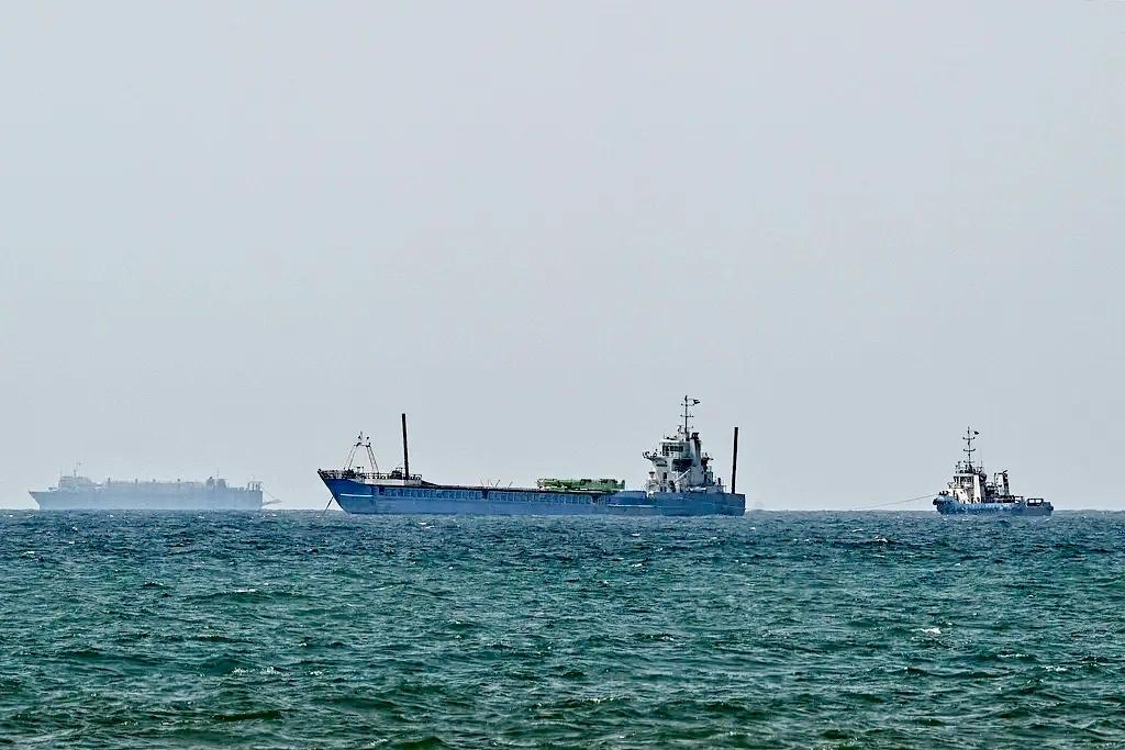 美军悄悄带了70艘船过霍尔木兹海峡，日均才三艘

5月31号，有美方消息人士放了