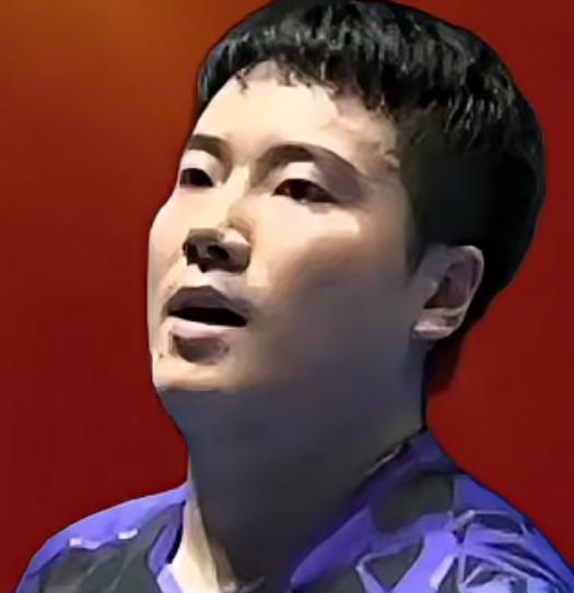 铁血男儿
傲骨铮铮感动全网
他顶着腰椎与膝伤的双重困扰，
强忍疼痛鏖战到底，
以
