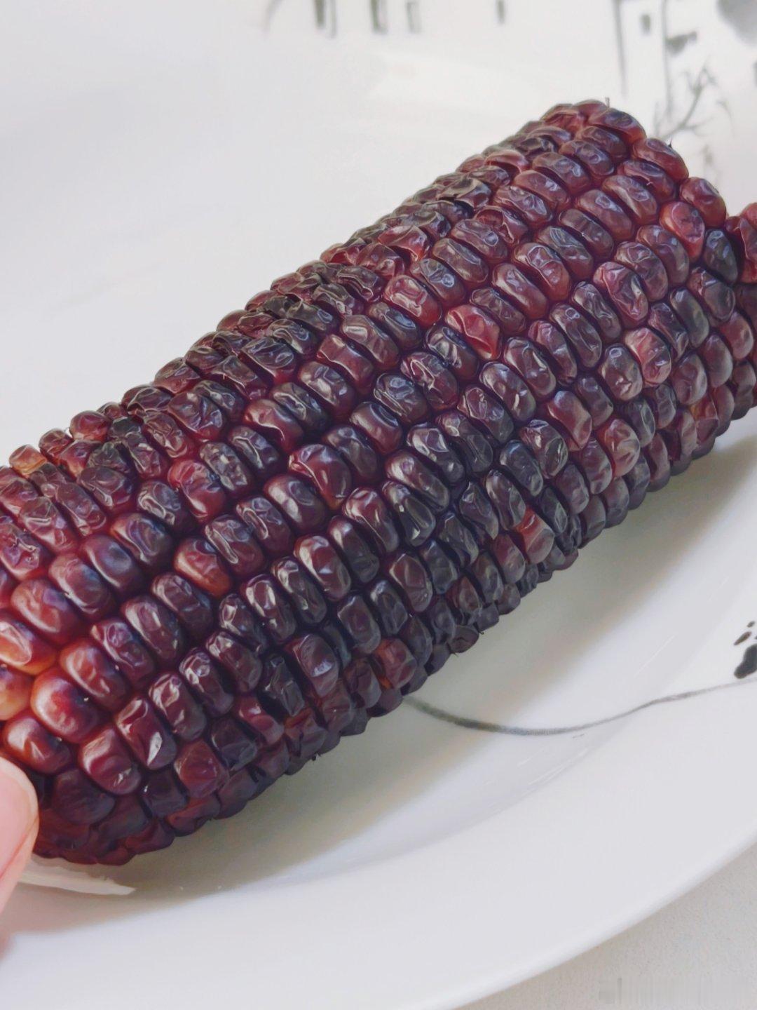 玉米是名副其实的黄金主食我真的太爱吃玉米了🌽今早早餐安排了一根紫玉米，糯叽叽口