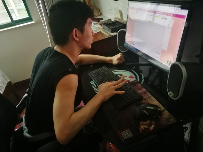 写文章日赚300 - 500，
    写文章日赚300但也绝非易事。很多人觉得