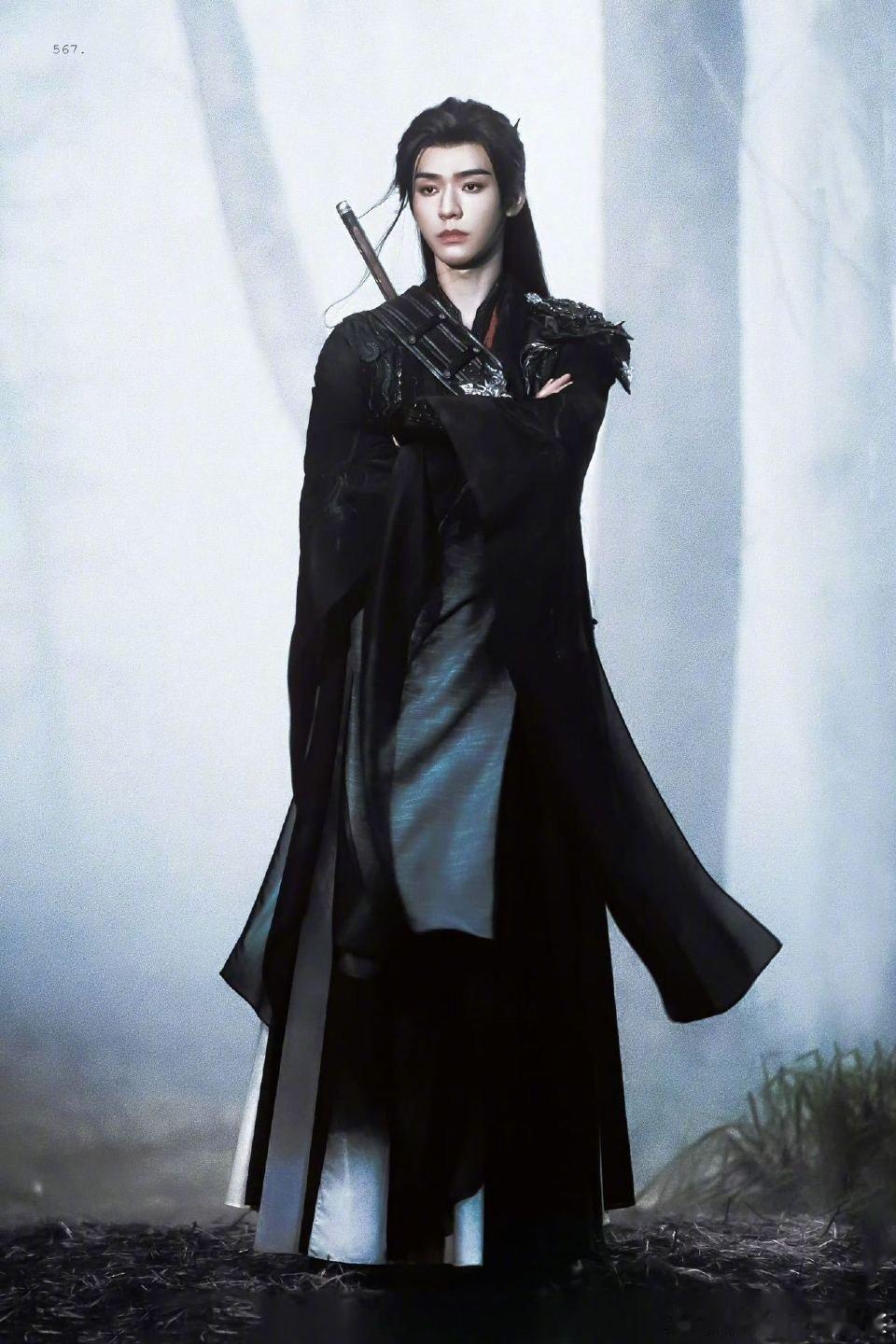 明明该意气风发，偏被命运按在暗河里虐，灰衣执伞杀四方 