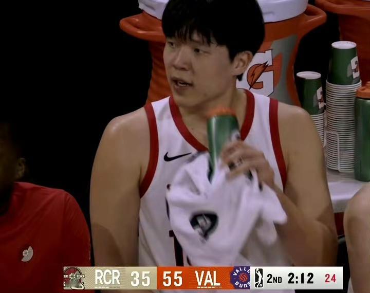 杨瀚森发展联盟首秀：

8分13篮板4助攻1抢断1封盖，
11/4 
出场29分