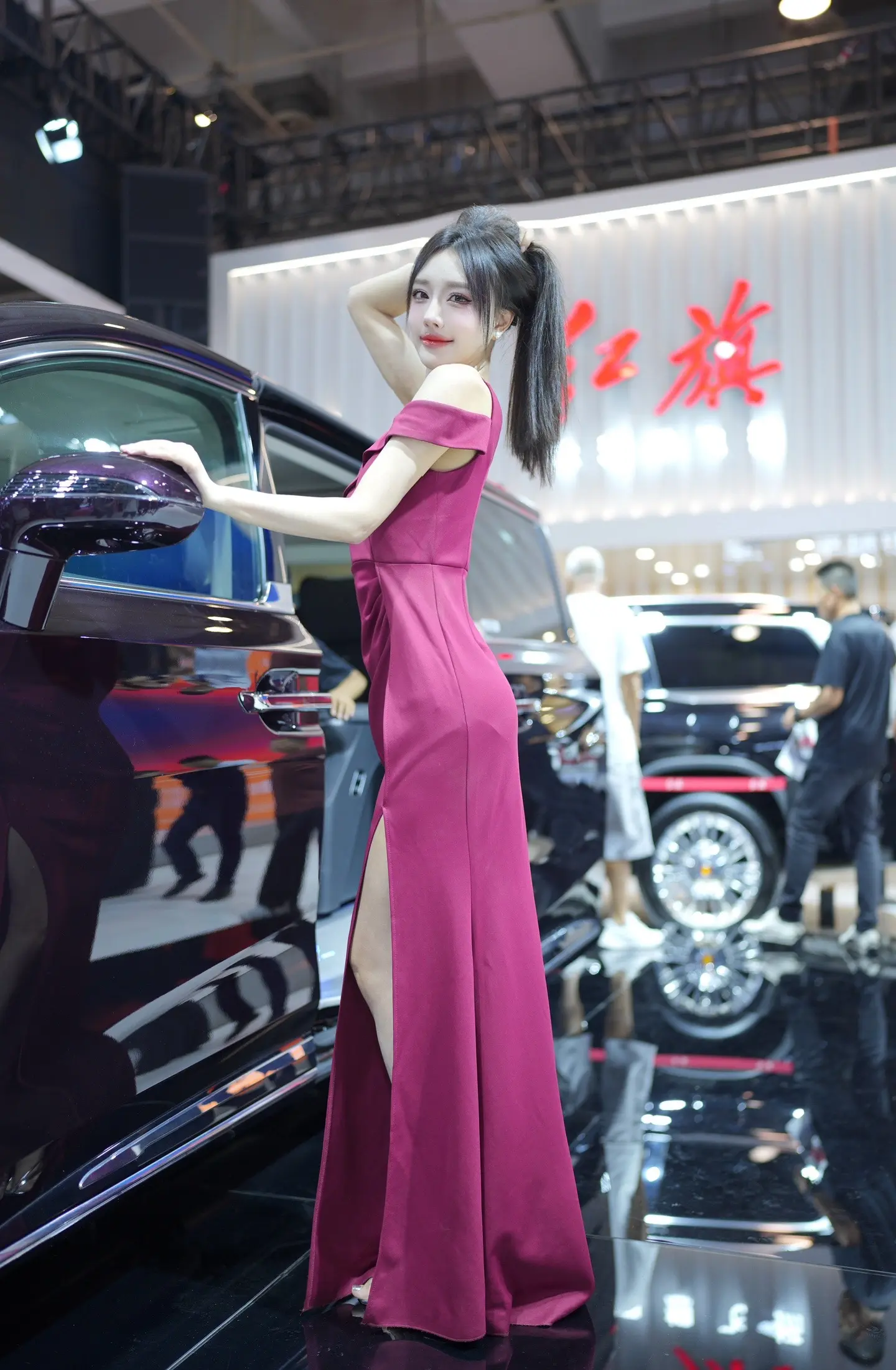 车展赚钱我不花 给未来老公买红旗H9。