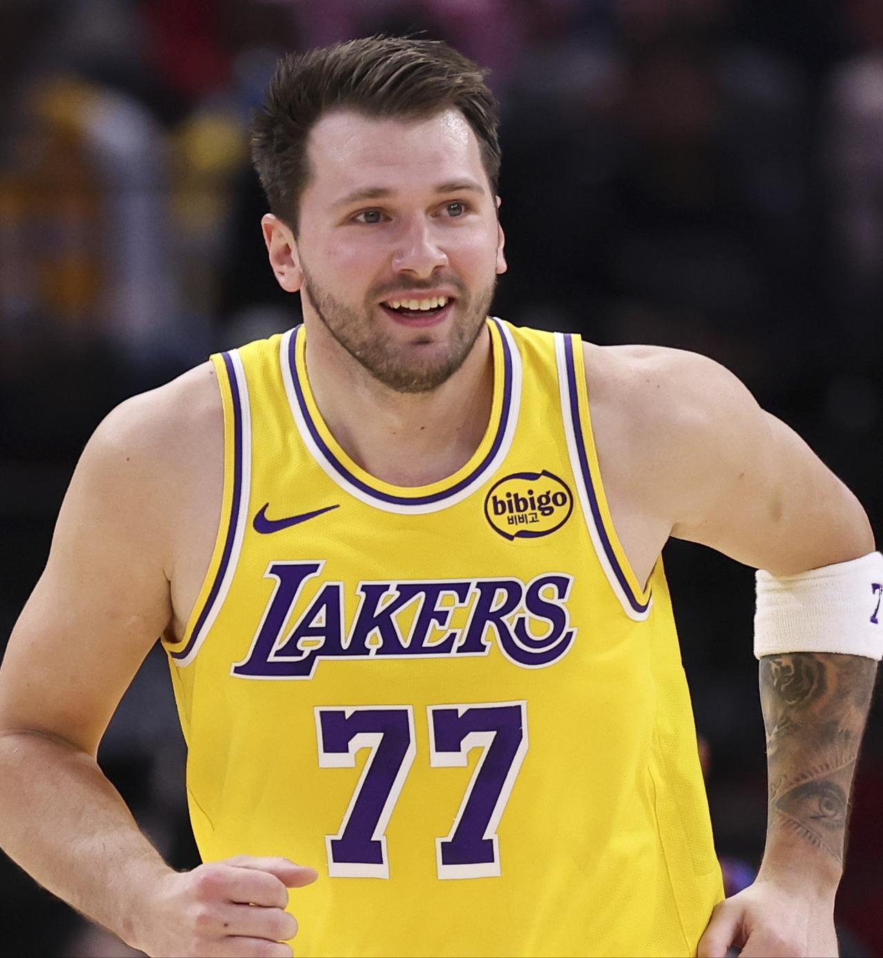 好消息1：东契奇爆砍60分，湖人生涯新高
好消息2：詹姆斯三双，历史最老
好消息