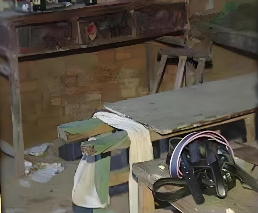 2001年9月，河南省平舆县玉皇庙乡大黄庄村的一个农家院落里，一台被改装过的轧面