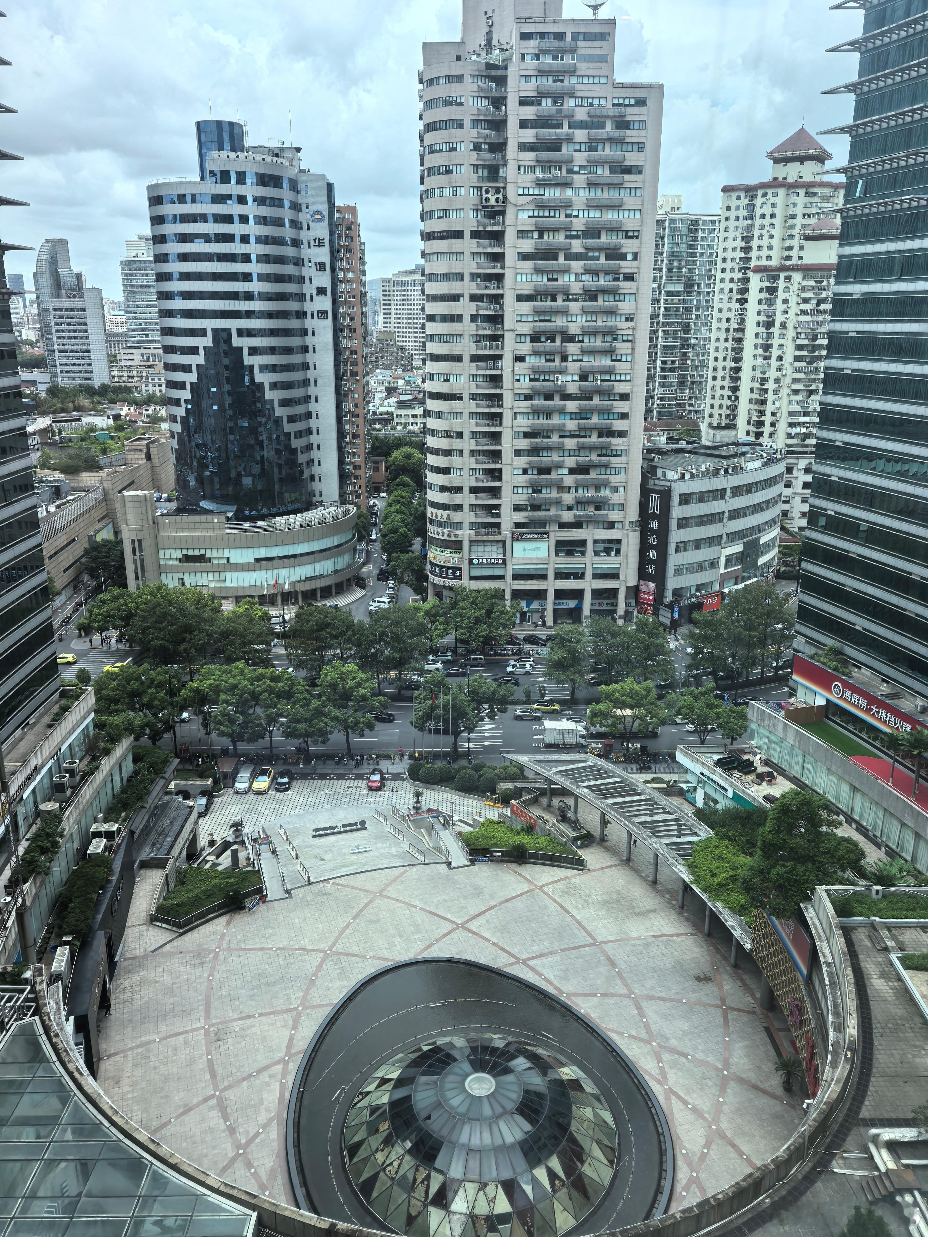 我空仓有我空仓的理由，也有错的时候，但大多情况下是最优解…一个涨停后空仓避开大跌