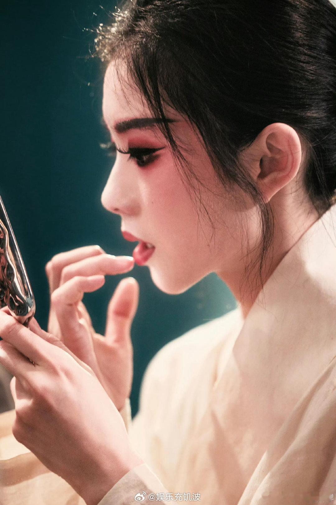 主角数据主角成绩收视数据一路走高，网播热度居高不下，爆棚口碑印证刘浩存的优秀！