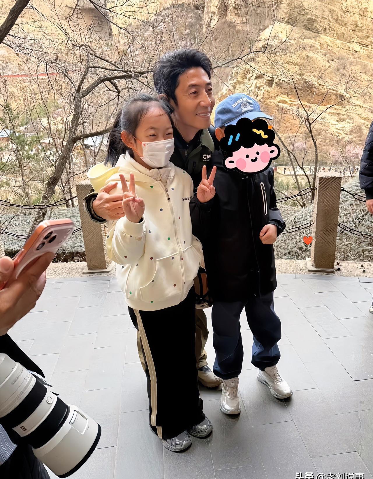 撒贝宁6岁的儿子，在大同古城把一杯酸梅汤从38块砍到15块。
孩子砍完价，撒贝