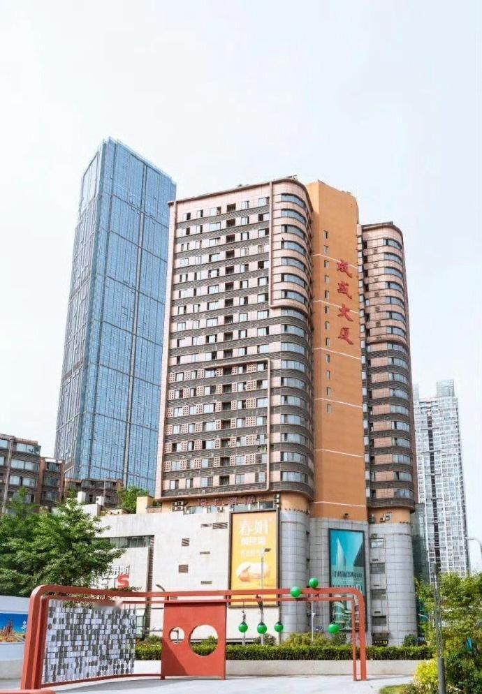 [点赞]重庆观音桥商圈又双叒上新了！7个城市功能品质提升子项目已经正式完工，从逛