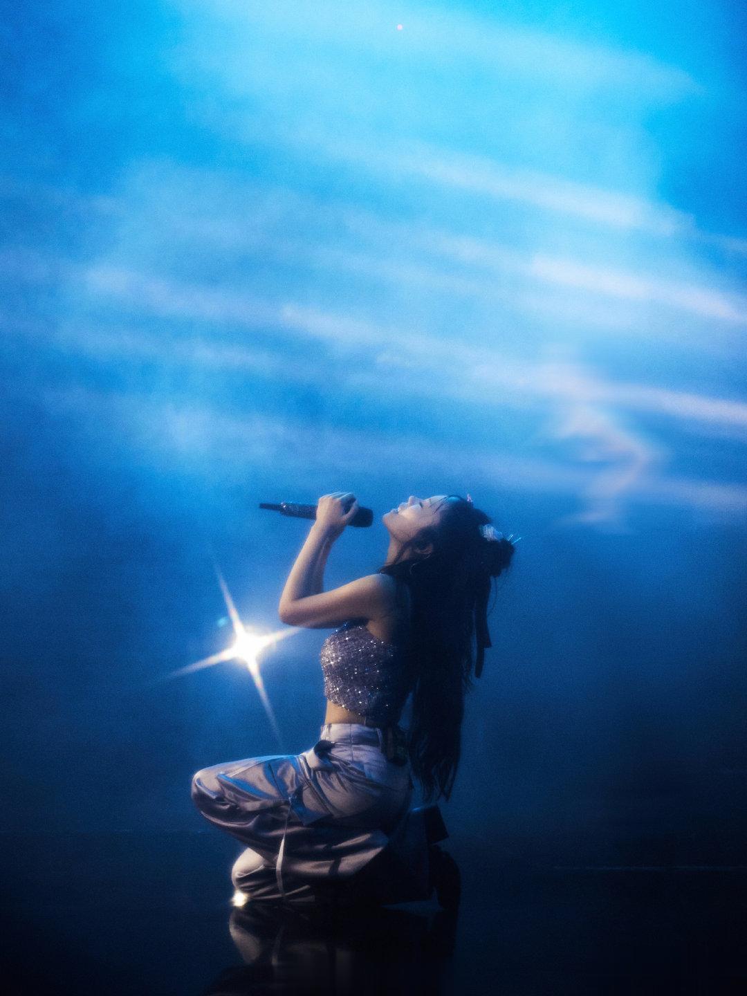 #万妮达算了全场大合唱##万妮达成都站巡演大合唱#啊啊啊啊啊好想去现场啊，别太酷