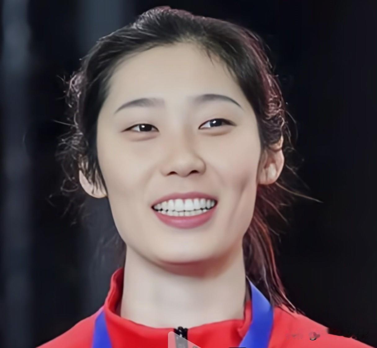 还得是朱婷啊！近日，外国记者给朱婷“挖坑”问及亚锦赛相关话题，朱婷提及时差因素，