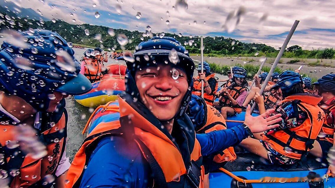 讲到泛舟，通常我们会想到在湖面或小河上，悠闲地乘着船欣赏风景，但是在花莲瑞穗的秀