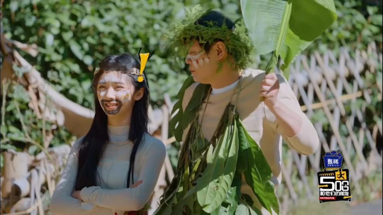 邓超鹿晗试了几次，陈赫是抱也抱不动，背也背不动。几人转个身换了走秀姿势，邓超公主