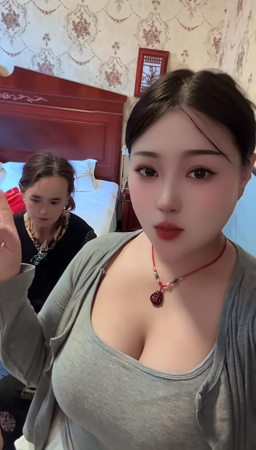 女子芳龄25，河南人，问有喜欢她这一款的吗？，她还没有男朋友了，如果喜欢丰满型的