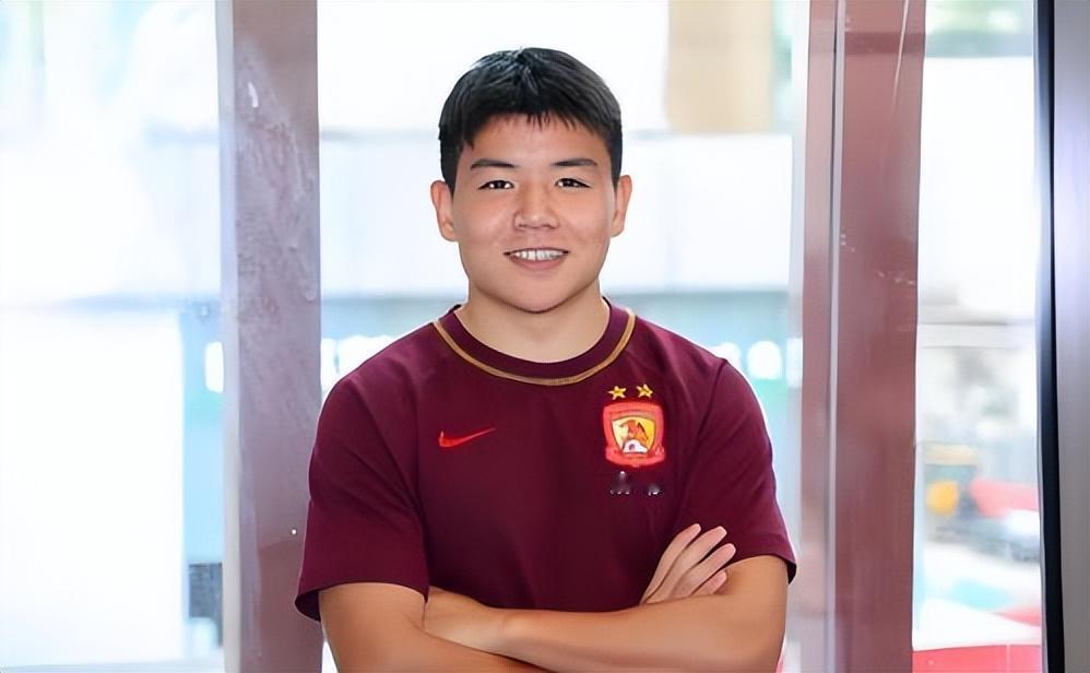 为何说徐彬去U23国足踢亚运会比赛，要比留在狼队踢U21联赛要强，背后原因就让小