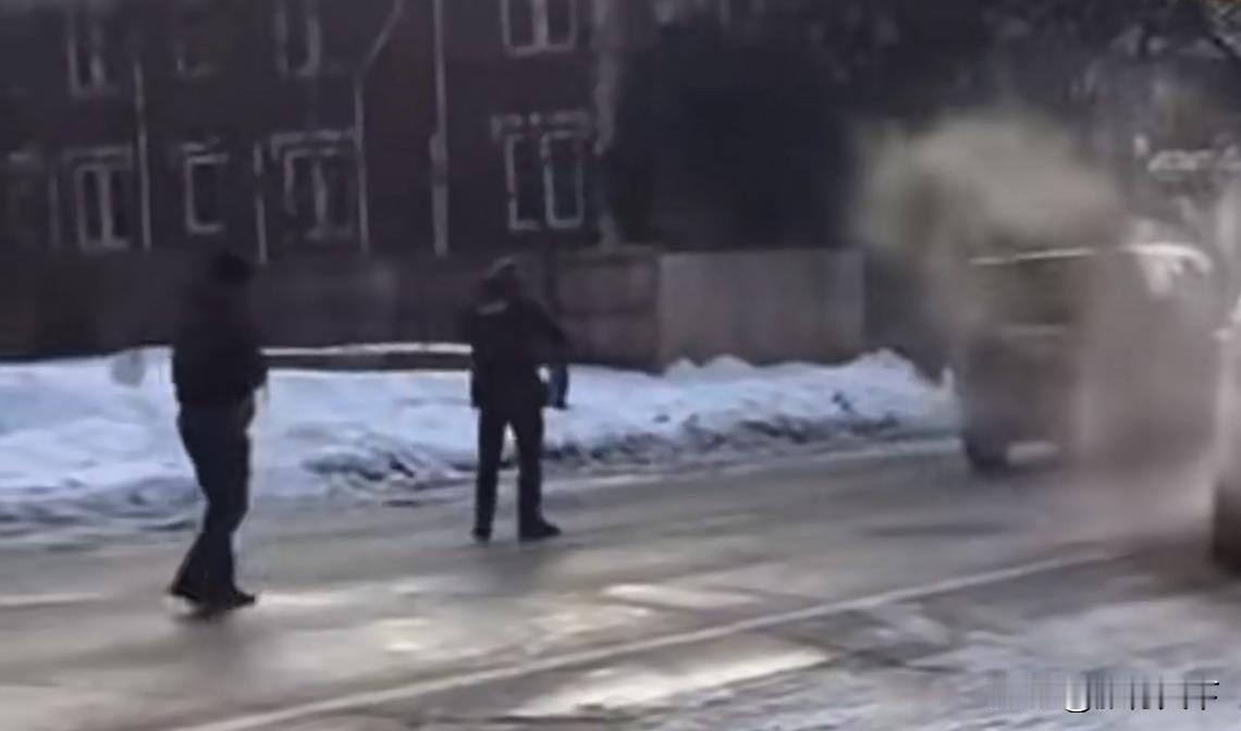 特朗普高兴早了！就在美军抓了马杜罗扣了俄油轮贝拉-1号之后，却管不住自己人？特朗