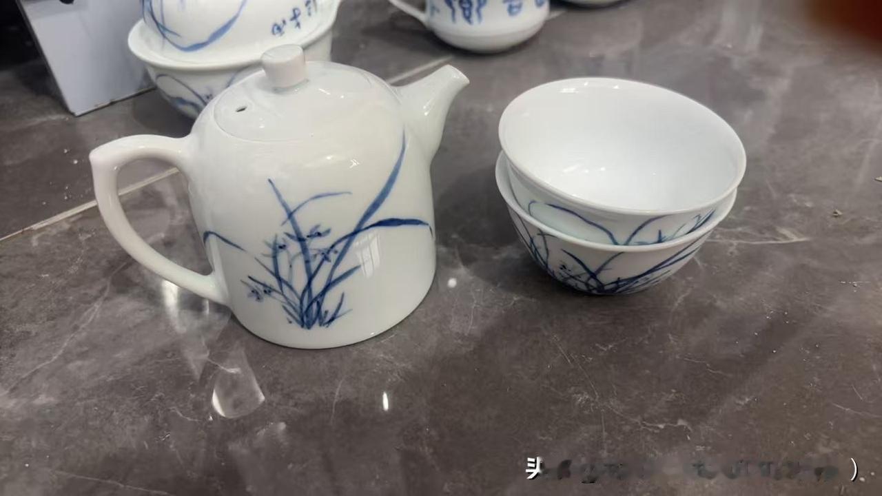 出窑了
最近头条可太热闹啦！股票这边，华天科技的走势讨论得热火朝天，数据党和跟风
