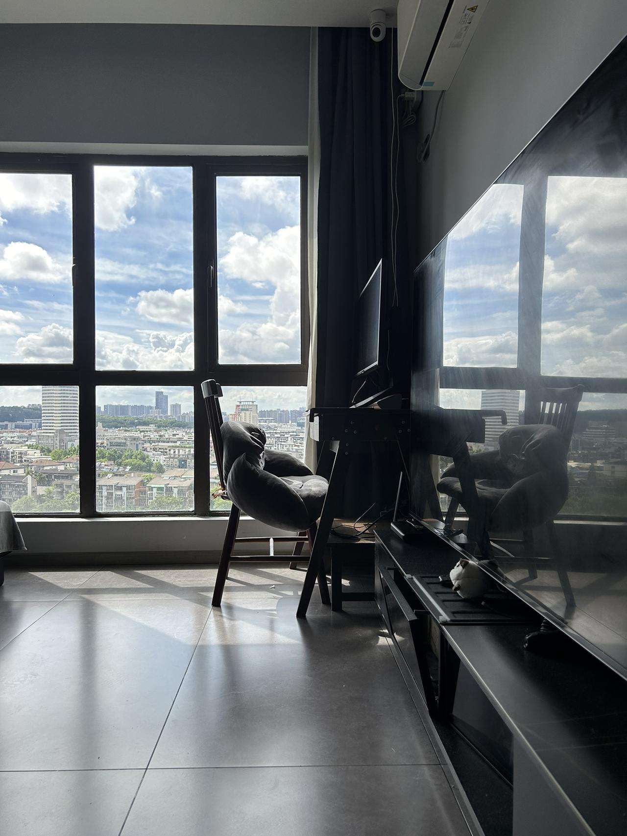 我的今日状态：💰期待暴富
我这里的天气：☀️晴天
最近段时间，我每天都在关注房