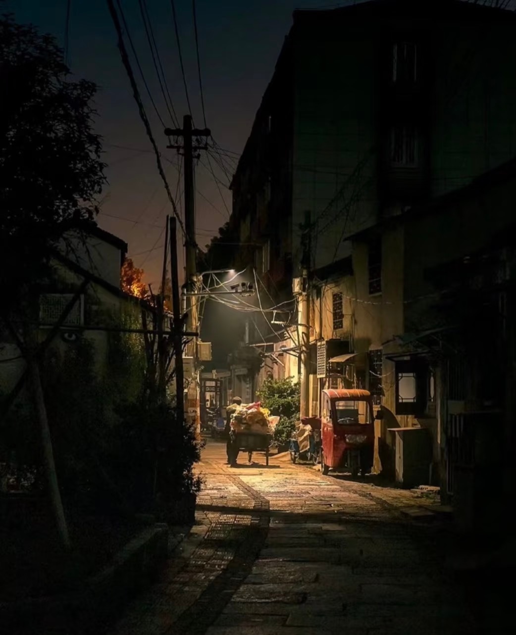 有时候路上看到一些年纪很大的爷爷奶奶还在工作会忍不住担心和心酸，所以日常也会力有