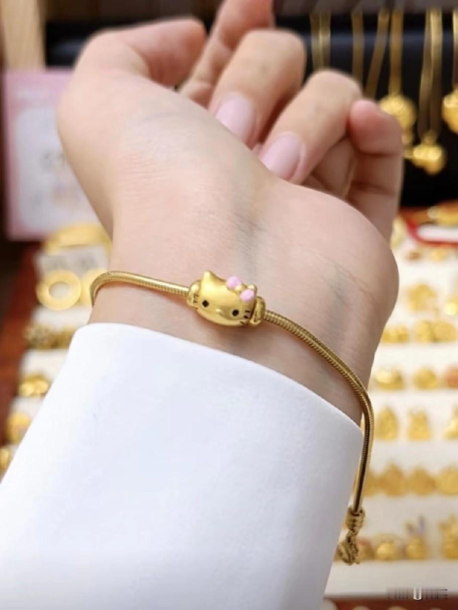 金银价格为何下跌
国际冲突不断，
金银为何反而下跌？
 
很多人以为打仗就该涨金