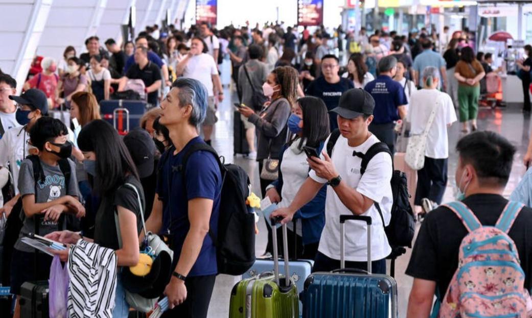 大陆游客赴台 发文将航班信息中的“中国”删掉。

有网友在社交平台晒自己的赴台机