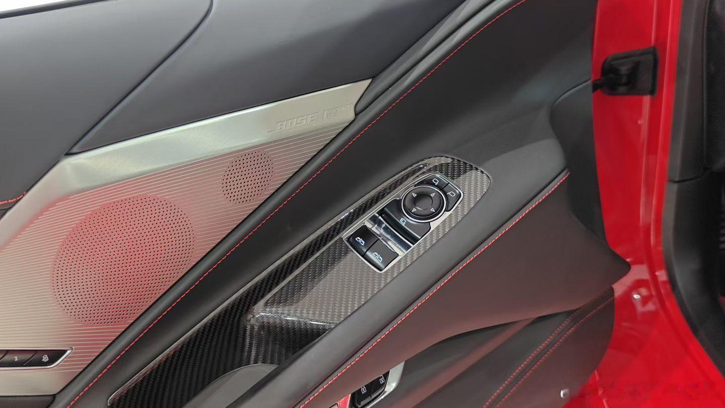 克尔维特C8，美式大V8，25年上牌，400多公里 