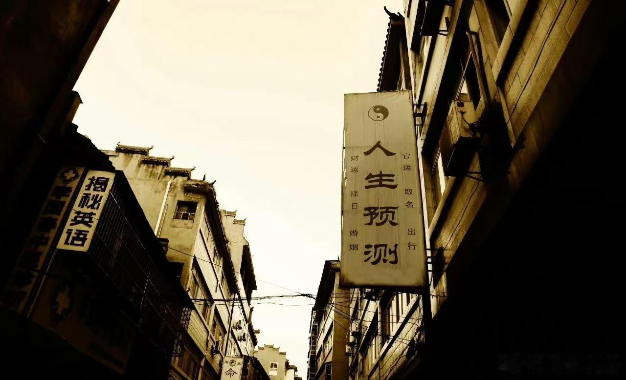 抑郁症八字朋友李老师来拜访，拿出一个八字让我看，其八字是：男命，乙丑 戊寅 戊寅