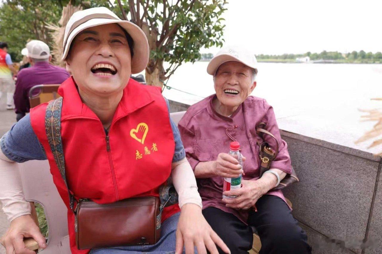 宁波江北一张旧照片开启的暖心接力 第十六届中国旅游日当天，江北慈城镇步韬益寿院、
